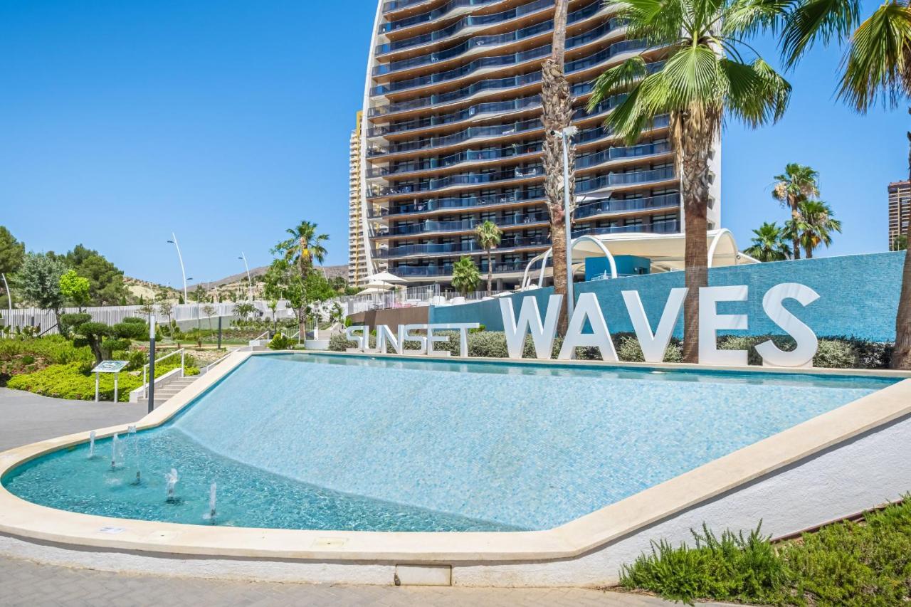 Sunset Waves Deluxe Apartments Poniente Beach Resort Benidorm Eksteriør billede